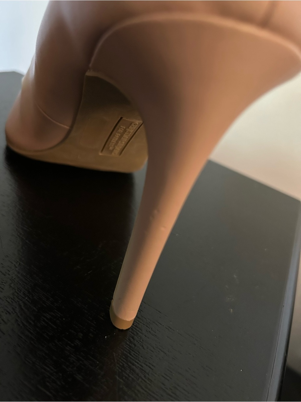 Valentino Garavani Blush Nude Pointed-Toe Leather Pumps - Picture 6 of 6